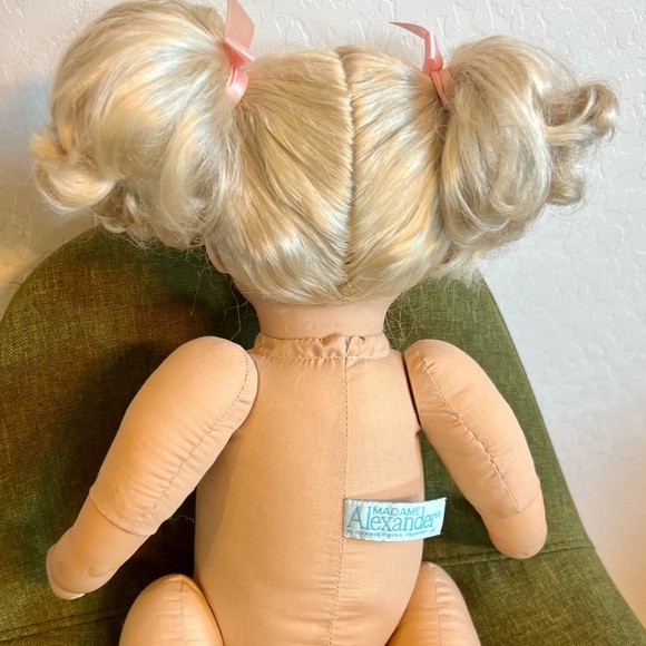 Madame Alexander baby doll, Sweet Sara 2005-2006 - Picture 6 of 6